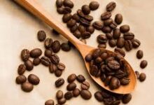بن قهوة مختصة: سر النكهة الأصيلة لعشاق القهوة مع متجر إيسنس